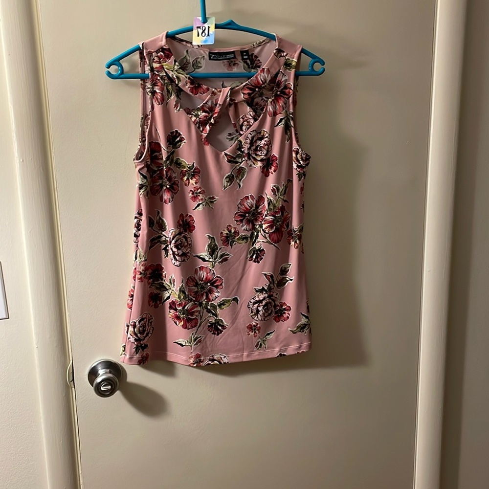 EUC NY&C floral tank sz.xs 187